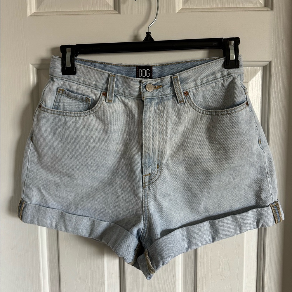 URBAN OUTFITTERS BDG  Mom High Rise size 30
